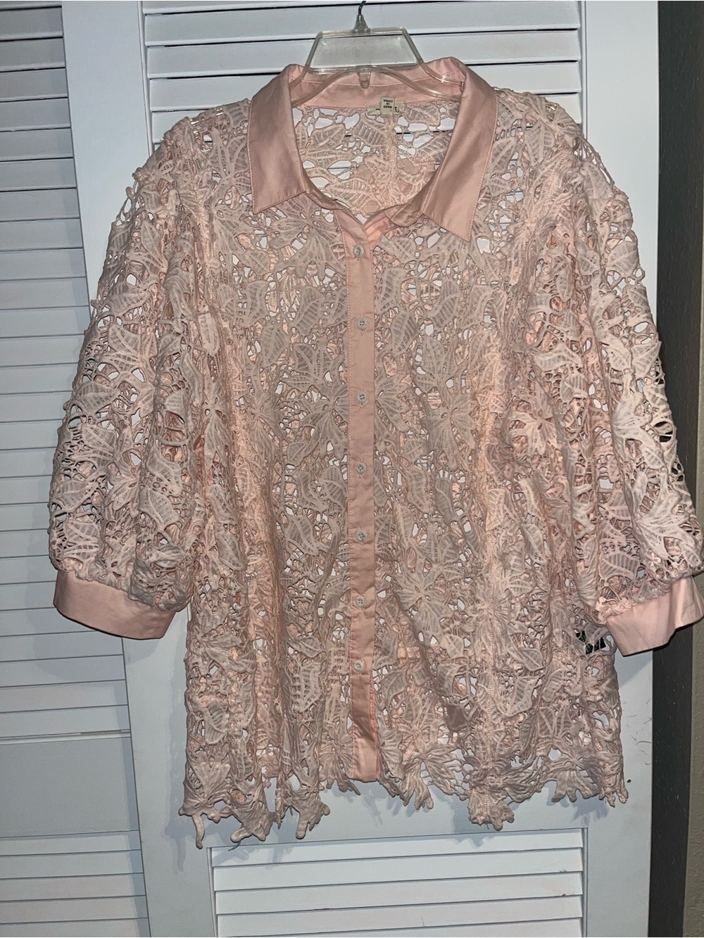 POL size medium light pink collared neck button up lace shirt